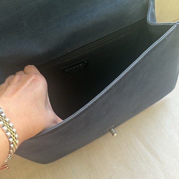 💯 Authentic Chanel Boy Flap Bag - Picture 5 of 9